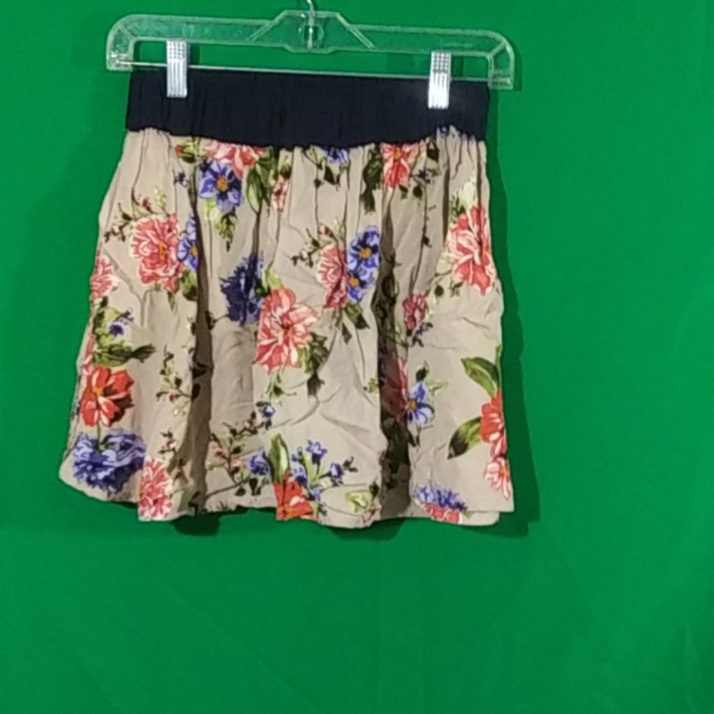 Bongo tan floral skirt sz medium - Picture 2 of 5